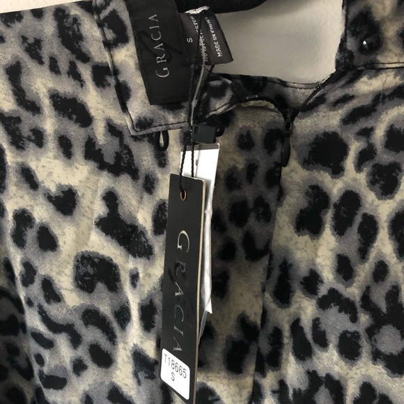 GRACIA puff frill sleeve cheetah blouse. - Picture 4 of 8